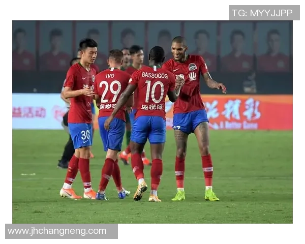 武汉卓尔迎战河南建业争夺中超联赛关键三分的激烈对决 武汉卓尔迎战河南建业争夺中超联赛关键三分的激烈对决